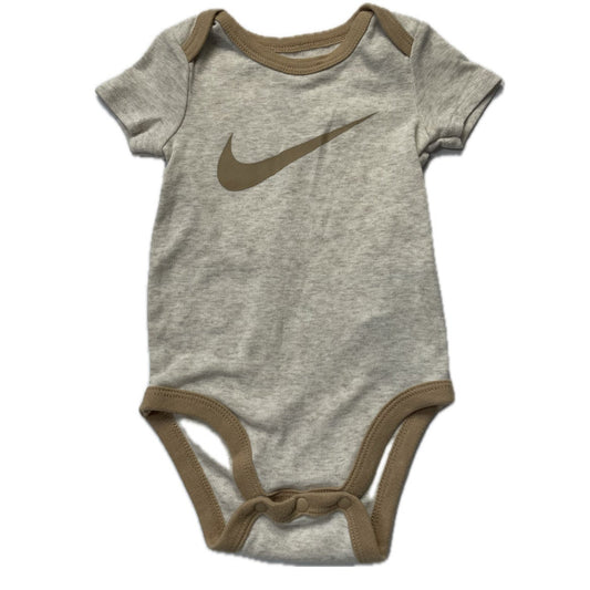 Petit ensemble Nike-0-6 mois