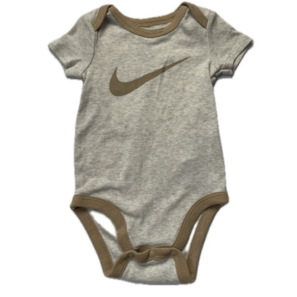 Petit ensemble Nike-0-6 mois