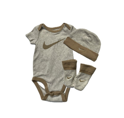 Petit ensemble Nike-0-6 mois