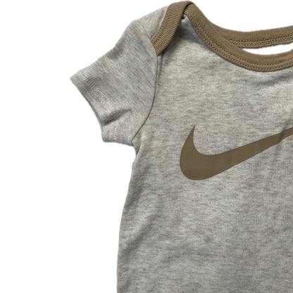 Petit ensemble Nike-0-6 mois